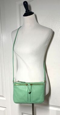 Fossil Erin Crossbody Handbag Cow Hide Pebbled Leather Green Organizer Top Zip